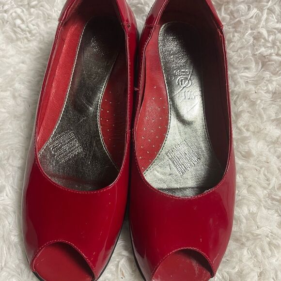 Gravity Defyer Leather Patent Red Peep Toe Slip On Shoes Size 6 - Picture 13 of 14